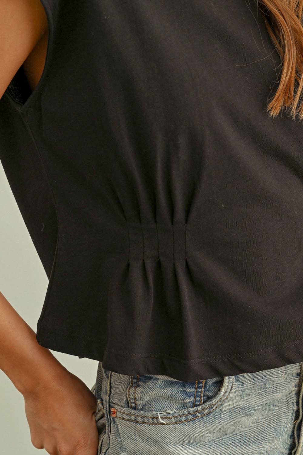 ROUND NECK WAIST DETAILED CAP SLEEVE TOP