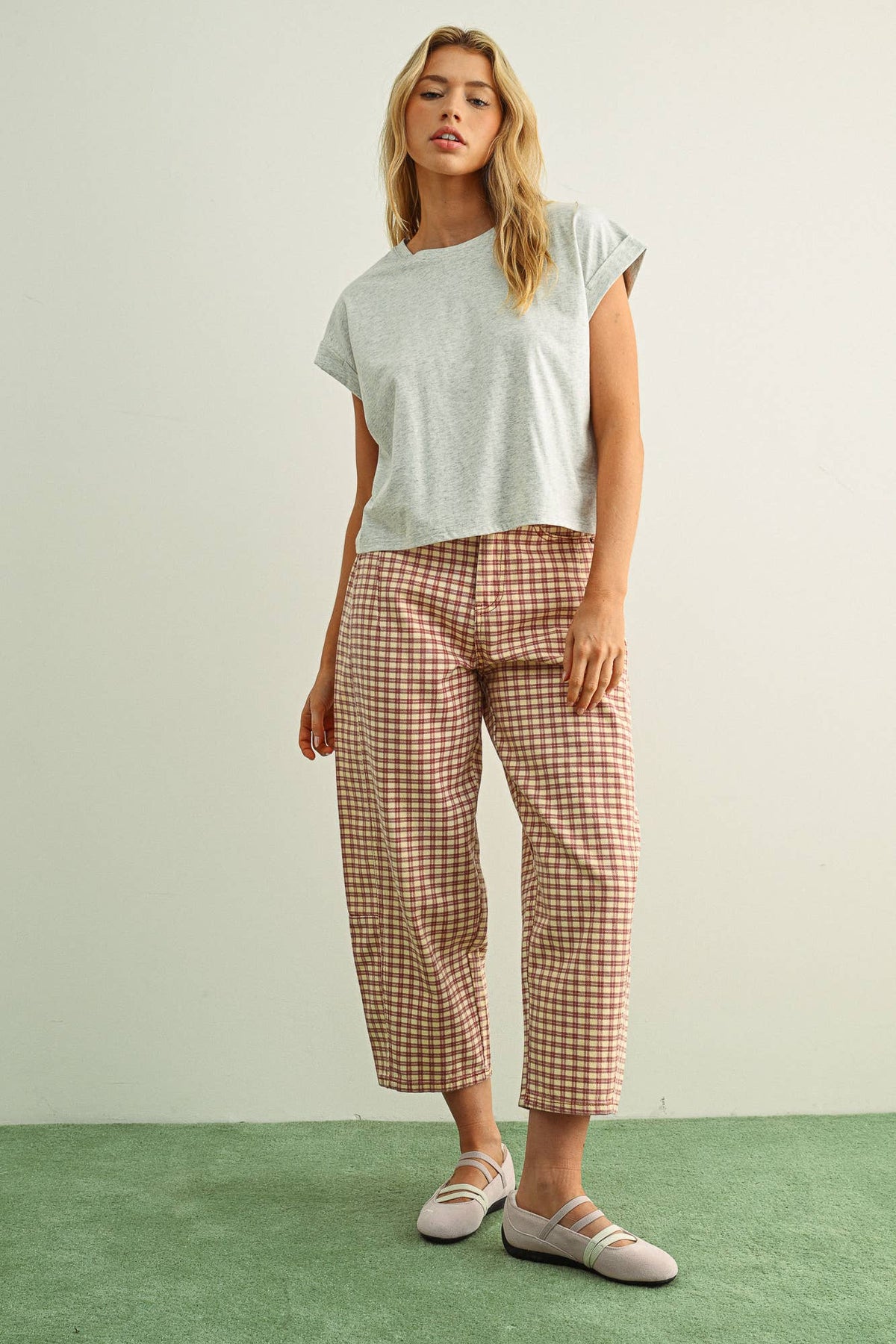 ROUND NECK CUFFED SLEEVE TOP