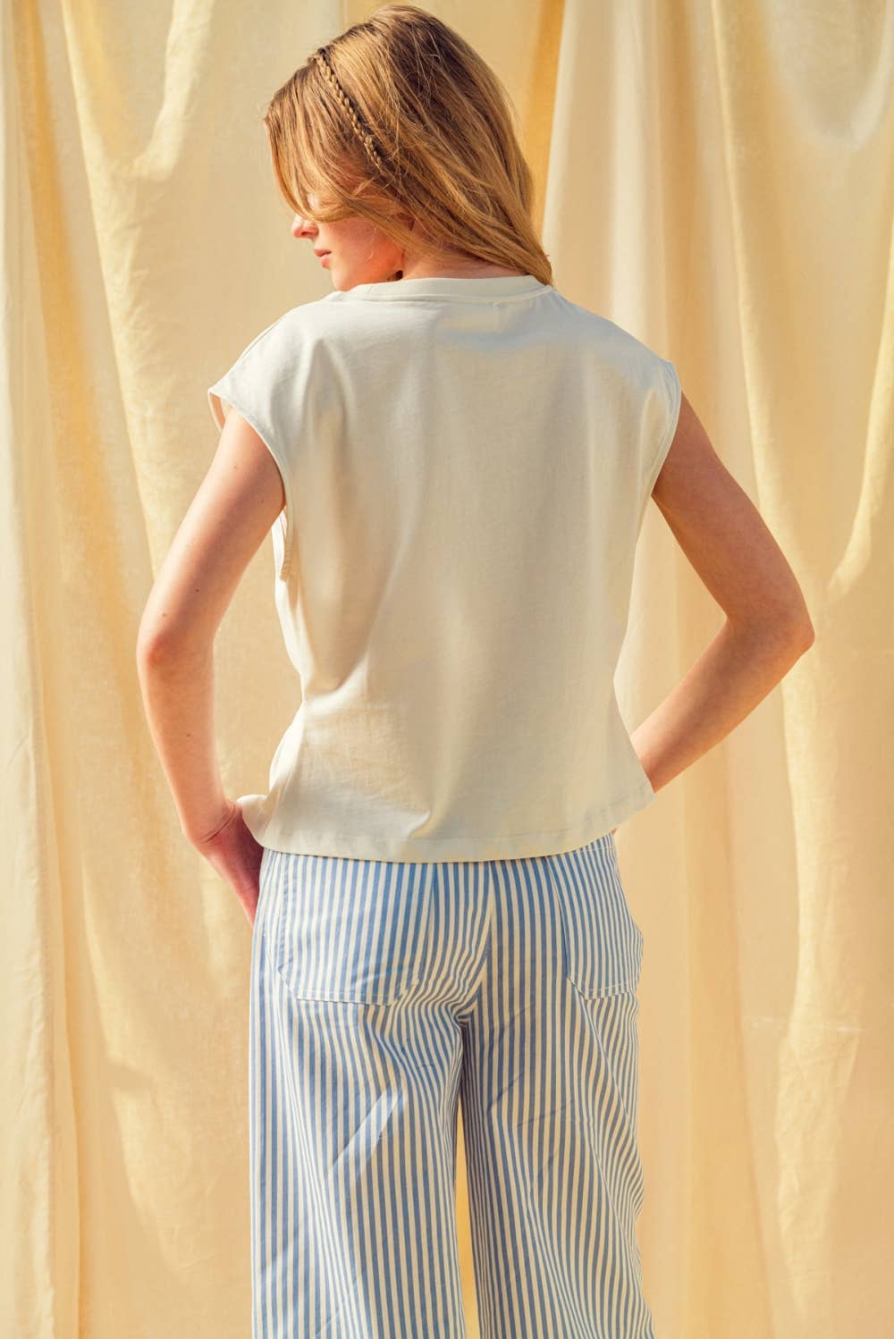 ROUND NECK WAIST DETAILED CAP SLEEVE TOP
